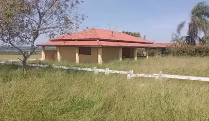 EXCELENTE FAZENDA A VENDA EM BOTUCATU-SP ??   Área Total 102 Alqueires  80% de Aproveitamento  Toda em Pasto   Topografia Plana a Levemente Ondulada  Terra Mista  Boa de Água, Açudes e Ribeirão no Fun