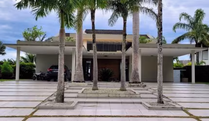 MANSÃO DE LUXO A VENDA EM CONDOMINIO PÉ NA AREIA.  Condomínio de Casas Pé na Areia. São 50 privilegiados com acesso privativo para praia. Total segurança e tranquilidade em ambiente de Mata Atlântica 