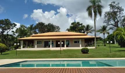 Sítio na beira da represa 78.000m2 Barracão com 100 mts Garagem para 10 carros 2 açude de peixe Pier 120m2 Casa de caseiro Casa principal Piscina aque