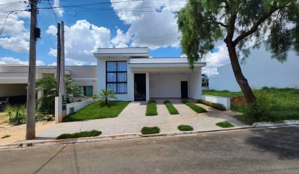 Casa Térrea 159m2 3 Suítes,  lavabo, sala integrada a cozinha e área gourmet com churrasqueira, área de serviço, banheiro externo, 4 vagas, sendo 2 co