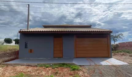 Casa Térrea 220m2 2 Dorms,Cozinha Americana,Banheiro,2 Vagas Cobertas,Quintal,Varanda,Área Gourmet,Cameras de Segurança,Concertina,Portão semi-eletron