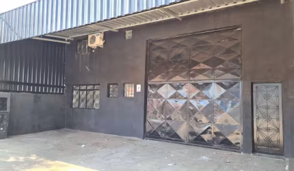 Galpão 250m2,Reformado,Aprovação Bombeiros, Piso Ardósia, Mezanino,Banheiro,Sala,Ar cond Sala,