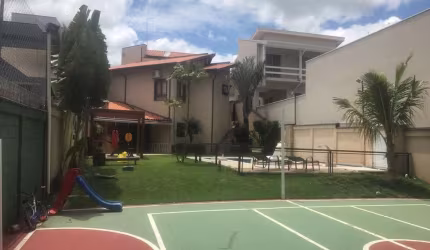 Casa Duplex 340m2 3 Suíte,Lareira,Churrasqueira,Piscina,Quadra,Forno de Pizza,Terreno 600m2,Local privilegiado dentro do Condominio