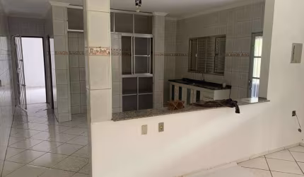 Casa Sobrado 250m2, 2 Dormitórios, Cozinha Americana Planejada, 2 Banheiros, 2 Vagas Cobertas, 500m2 de Terreno, Ótima Localização