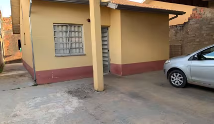 Casa 90m2, 3 Dormitórios, 1 Banheiro, Cozinha, 2 Vagas Cobertas, Casa nos Fundos com 1 Dormitório, Sala e Banheiro, Ótima Localização