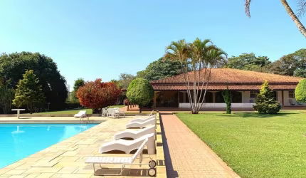 Sítio 23 Alqueires, 13 Alqueires em Área Para Plantio, Terra Vermelha, Topografia Boa, Casa Sede com 7 Suítes, Área Gourmet, Casa Caseiro, 3 Lagos