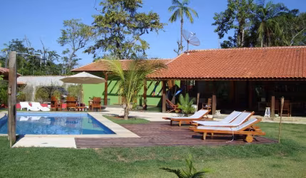 Chácara 2.080m2, Casa Sede 305,17m2, 8 Suítes, Casa Caseiro, Depósito, Sauna, Piscina, Varanda com Churrasqueira, Poço Artesiano, Amplo Jardim