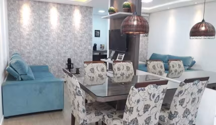Casa 60m2, 2 Dormitórios, 1 Suíte, 1 Banheiro Social, Moveis Planejados em Todos Comodos, 2 Vagas Cobertas, Quintal com Jardim, Ótima Localização