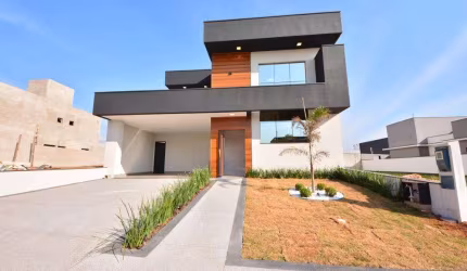 Casa 330m2 no Residencial Lucilla, 3 Dormitórios, 3 Suítes Sendo 1 Master, Cozinha Americana, Área Gourmet com Piscina e Churrasqueira, Despensa