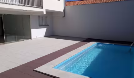 Casa 220m2 no Condomínio Residencial Furlan, 4 Dormitórios, 1 Suíte, Cozinha Planejada, Área de Lazer com Piscina, Sala de Jogos, 5 Vagas de Garagem