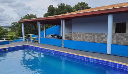 Chácara 2000m2, Casa Sede 90m2 Com 3 Dormitórios, 1 Suíte, Moveis Planejados, Piscina, Campo de Futebol, 2 Banheiros Externos, Área De Churrasqueira