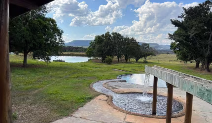 Fazenda 8728 Hectares, 6482 Hectares, Terra Mista Boa, Beira do Rio, Topografia Plana, Casa Sede, 6 Apartamentos, 4 Currais, Pista de Pouso