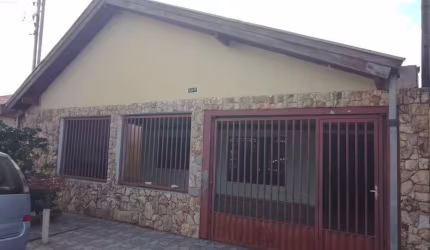 Casa 212m2, 3 Dormitórios, 2 Vagas de Garagem, Edícula, 250m2 de Terreno, Churrasqueira, Ótima Localização, Moveis Planejados
