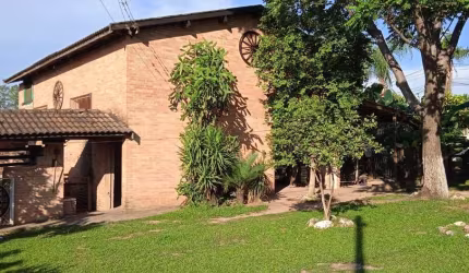 Chácara 15.000m2, Casa Sede com 4 Dormitórios, 2 Suítes, Área Gourmet com Churrasqueira, Casa de Caseiro, Lago, 2 Piscinas, Campo de Futebol, Quadra