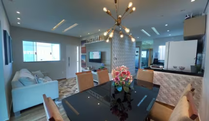 Casa 90m2, 3 Dormitórios, 1 Suíte, 2 Vagas de Garagem, Cozinha Americana, Moveis Planejados, Quintal, Jardim de Inverno, Ótima Localização