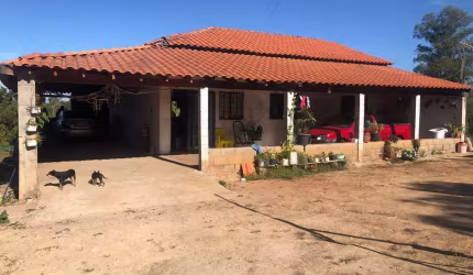 Chácara 6000m2, Casa Sede com 220m2, 3 Dormitórios, 2 Banheiros, 3 Vagas Cobertas, Varanda, Área Gourmet, Cozinha Americana, Ótima Localização