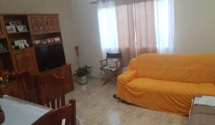 Casa Sobrado 200m2, 3 Dormitórios, 1 Suíte, 2 Banheiros, Vaga Coberta, Quintal Amplo, Moveis Planejados, Ótima Localização