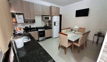 Casa 180m2, 3 Dormitórios, 1 Suíte, Edícula com Churrasqueira, Moveis Planejados, 3 Vagas Cobertas, Ótima Localização