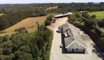 Frigorifico Completo 700m2, Capacidade de 300 Toneladas por Mês,Cameras Frias, Reservatórios de Água, Escritórios, 1 Casa 260m2 com Piscina, 4 Canis,