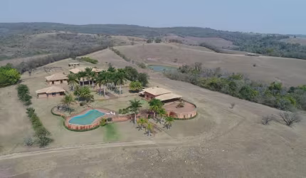 Fazenda 315 Alqueires, Rica em Água com Lagos, Casa Sede com 2500m2, 13 Suítes, 5 Suítes com Closet, Área de Lazer Completa, Casa de Caseiro