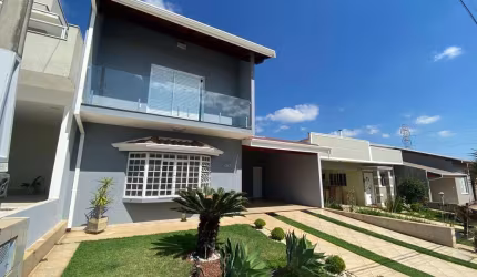 Casa Duplex 262m2, 3 Dormitórios, 1 Suíte, Cozinha com Despensa, Quintal com Jardim, Edícula com Quarto e Banheiro, Garagem Para 4 Carros, Varandas