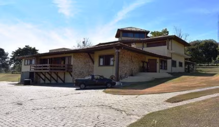 Sítio 33 Alqueires, Casa Sede Triplex 1500m2, 5 Dormitórios, 5 Suítes, 1 c/ Closet, Área de Lazer Completa, Piscina Coberta, 5 Represas com Peixes