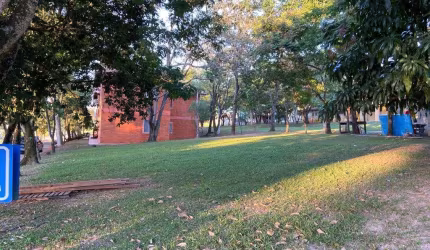 Terreno 215m2 no Condominio Estancia Árvore da Vida Área de Lazer Completa
