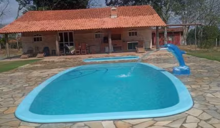Chácara 35000m2, Casa Sede 180m2, 3 Dormitórios, 1 Suíte, Varanda, Piscina, Barracão para Festa com 140m2, Poço Artesiano, Campo de Futebol