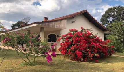 Sítio 12,7 Alqueires, Bom de Água com 2 Lagos e um Pesqueiro, Casa Sede 400m2, 5 Dormitórios, 2 Suítes, Curral e Área de Lazer