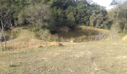 Sítio 18 Alqueires e Meio, 3 Tanques com Peixe, Nascentes, Casa Sede, 3 Casas Caseiro, Pasto