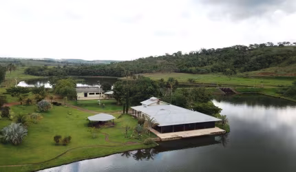 Fazenda 832 Alqueires,1 Km do Asfalto,850 Hectares em Lavoura,Restante Formado em Capim Brachiarão,Capim Andropogon,Grama Tifton,25 Divisões Pastos
