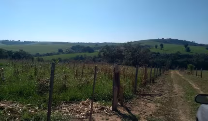 Terreno 1520m2 1Km do Bairro e do Asfalto,Tem escola posto de saúde açougue lanchonete padaria mercado, material de construção... Oportunidade