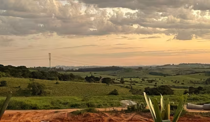 Terreno no Condomínio Colinas do Castelo em Jaguariúna-SP com 394,83m² à venda!