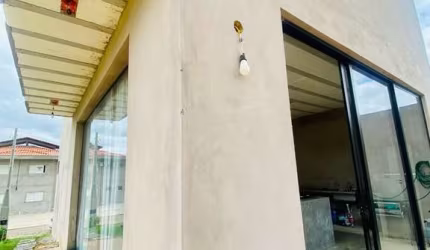 Vendo ou troco por terreno - Casa em construção/fase de acabamento  - Terreno de 262 m² e área construída de 148 m². - Infraestrutura completa: elétri