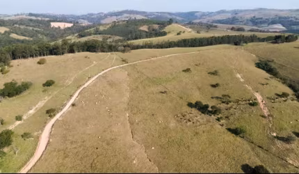 SÍTIO A VENDA NA REGIÃO DE SOROCABA-SP ??  ÓTIMA OPORTUNIDADE DE NEGÓCIO ?    Área Total: 37,5 Alqueires   Formada em Pasto Todo Piqueteado   Pasto: 30 Alqueires   Reserva e App: 7,5 Alqueires    Topo
