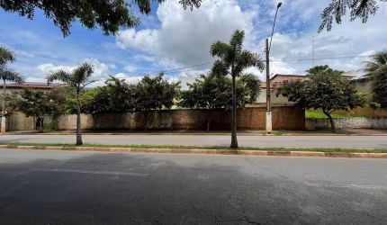 Vende-se ótimo terreno Comercial, ? localizado no Bairro Chácara Junqueira, Tatuí-SP.   Lote Medindo 900m², murado e escriturado.   ?Próximo ao UPA 24h e Prefeitura.  ?Com fácil acesso à Rodovia Antôn