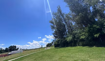 Terreno em condomínio de luxo em Jaguariúna-SP, 400m², localizado no bairro Colinas do Castelo