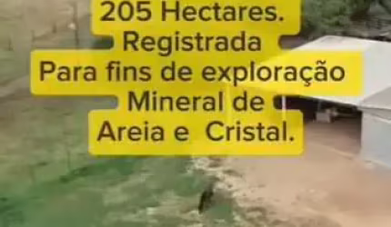 Fazenda Disponível pra Venda no Município de Cristalina. Goiás.   205 hectares.  Registrada pra exploração de Mineral ( Areia e Cristal. )  Saindo em média entre 50 carretas e caminhão caçamba de arei