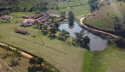 FAZENDA A VENDA NA REGIÃO DE SÃO JOSÉ DOS CAMPOS-SP ??  Localizada entre os municípios de Caçapava e Jambeiro SP  Área Total 115 Alqueires 80% Pasto