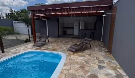 Chácara à venda em Tatuí-SP, bairro Mirandas: 2 quartos, 2 salas, 2 banheiros, 4 vagas de garagem, 180m² de área. Venha conferir agora!