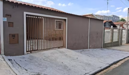 Casa à venda no Jardim Capivari em Campinas SP  Valor venda: R$585 mil Valor IPTU: R$849 a.a  Casa: 259 m² Terreno: 300 m² 3 quartos Vaga:  4 veículos