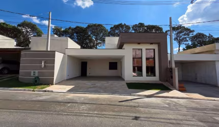 Oportunidade única! Casa em condomínio com 3 quartos e 2 vagas de garagem no Jardim Santa Clara do Lago II, Hortolândia-SP.