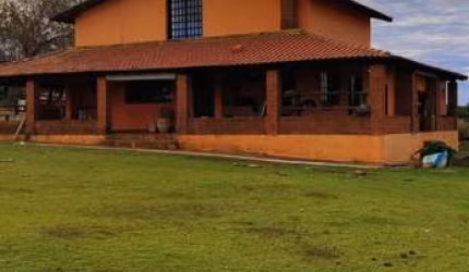 EXCELENTE FAZENDA A VENDA NA REGIÃO DE ITAPETININGA-SP ??     Área Total: 80 Alqueires  Agricultura: 48 Alqueires  Solo: Vermelho e Misto  Topografia: Plana a Levemente Ondulada  Hidrografia: Represa,