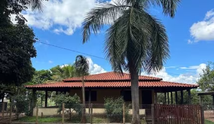 Oportunidade única: Fazenda de luxo à venda em Área Rural de Luziânia-GO, com 3 quartos, 3 salas, 2 banheiros e 3 vagas de garagem.
