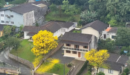 Casa para Venda em Joinville, Anita Garibaldi, 5 dormitórios, 1 suíte, 4 banheiros, 3 vagas