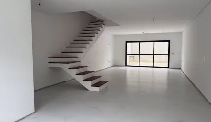 Sobrado para Venda em Joinville, Anita Garibaldi, 3 dormitórios, 1 suíte, 2 banheiros, 2 vagas
