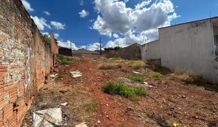 Terreno à venda no Cidade Jardim em Patos de Minas-MG com 312 m², rua tranquila e excelente localização. Ideal para moradia ou investimento. Confira!