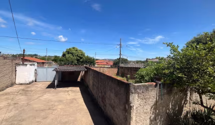 Casa à Venda no Bairro Vila Rosa em Patos de Minas-MG com Amplo Terreno Oportunidade: Casa com 2 Quartos e 382,9m² de Terreno em Local Tranquilo