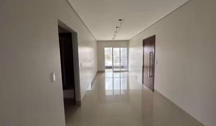 Apartamento Alto Padrão no Residencial Sierra Azul – 3 Quartos, Elevador e Varanda