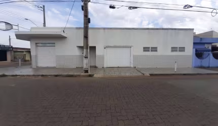 Casa à Venda no Cristo Redentor – 3 Quartos, 2 Lojas Comerciais e 2 Vagas
